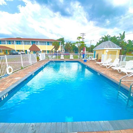 Economy Suites Cypress Gardens Εξωτερικό φωτογραφία