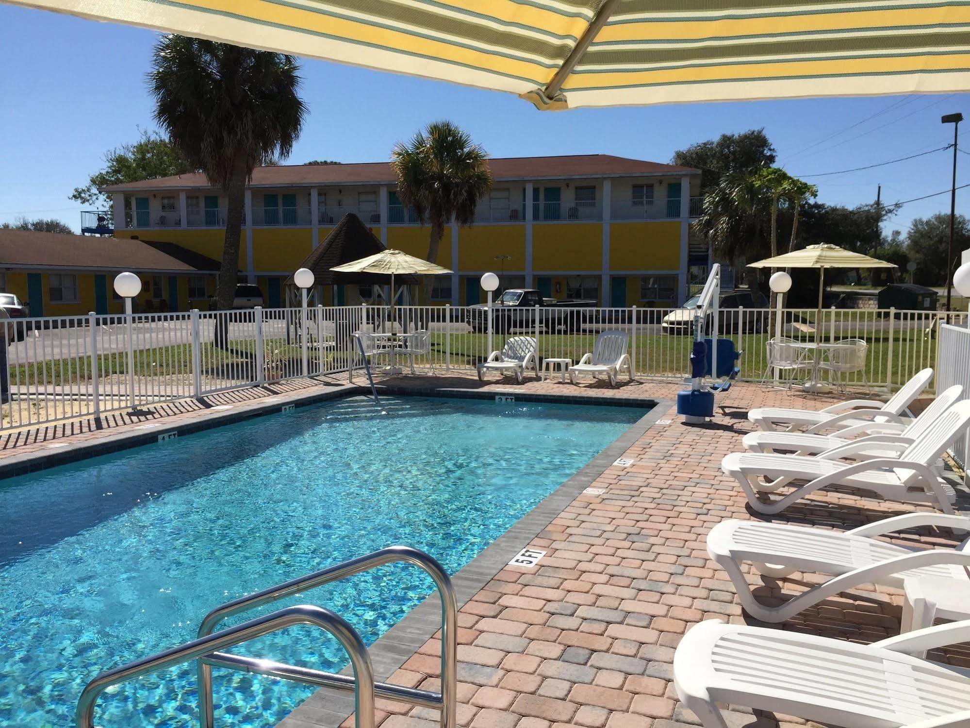 Economy Suites Cypress Gardens Εξωτερικό φωτογραφία