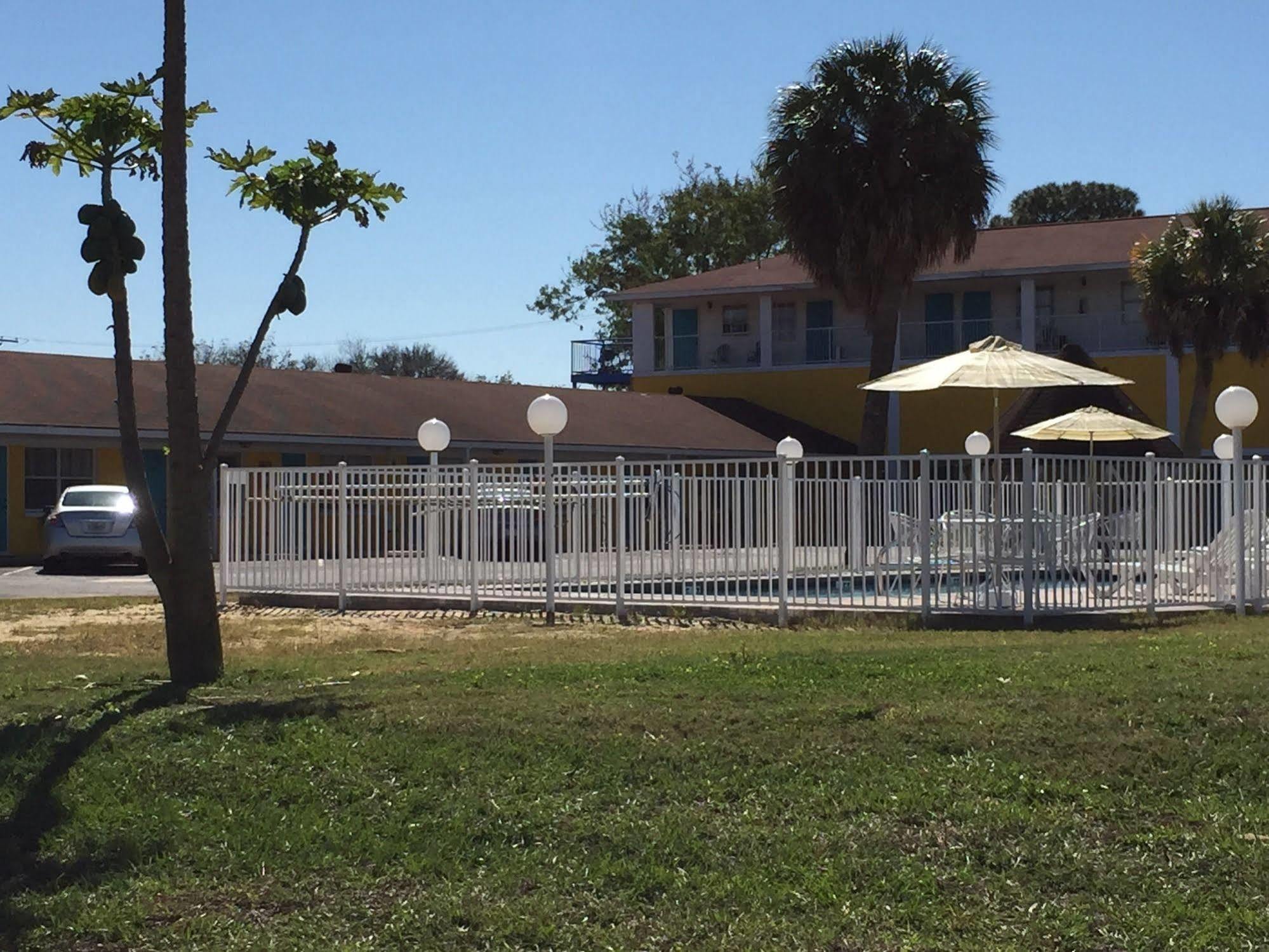 Economy Suites Cypress Gardens Εξωτερικό φωτογραφία